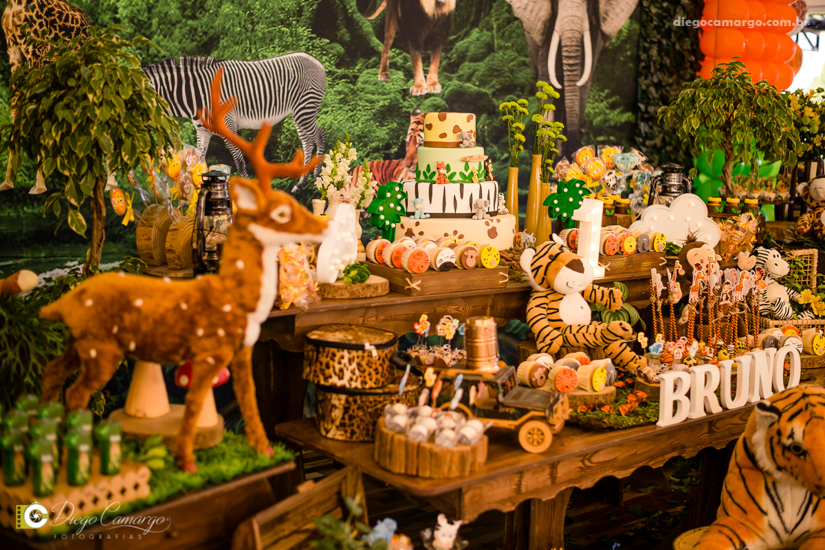 aniversário, bruno, espuleto, festa, decoração, caçador, selva, animais, floresta, brincadeira, bolo, docinhos, salgadinhos, 