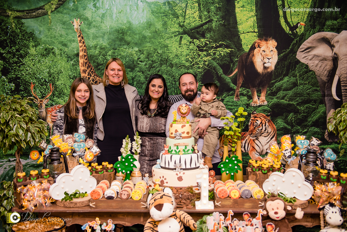 aniversário, bruno, espuleto, festa, decoração, caçador, selva, animais, floresta, brincadeira, bolo, docinhos, salgadinhos, 