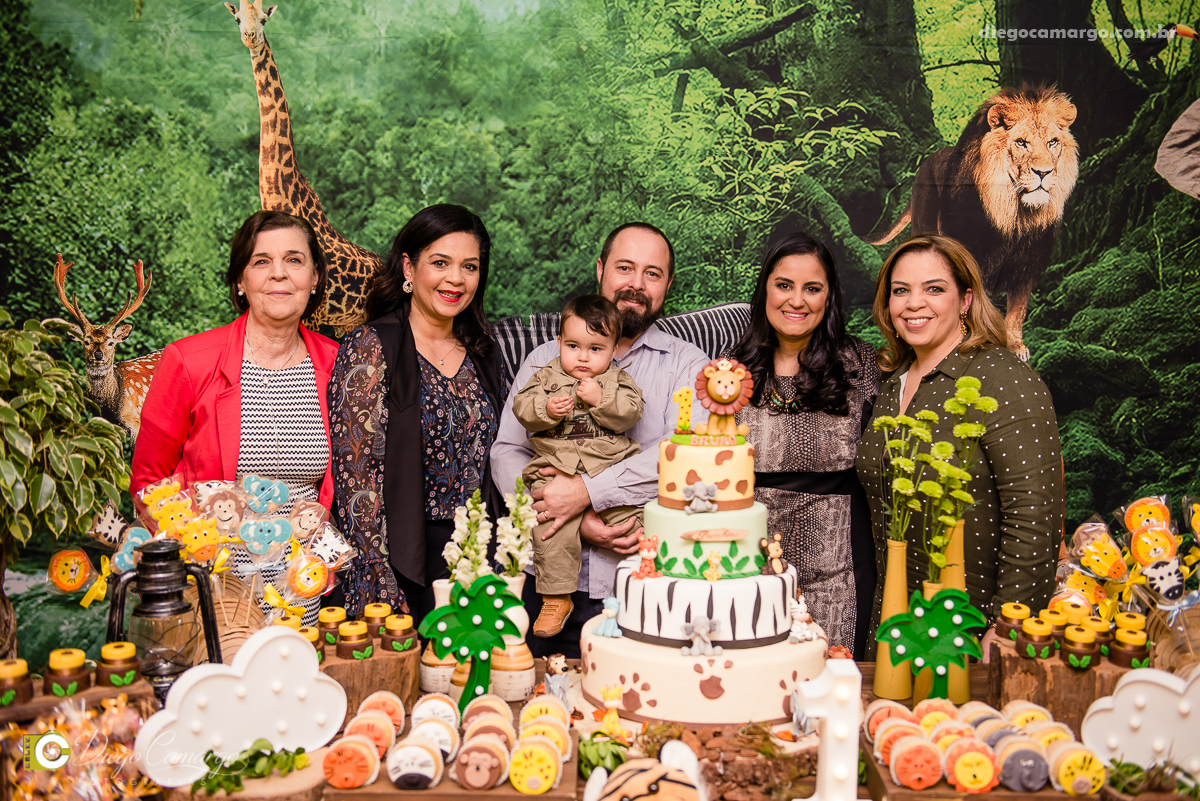 aniversário, bruno, espuleto, festa, decoração, caçador, selva, animais, floresta, brincadeira, bolo, docinhos, salgadinhos, 