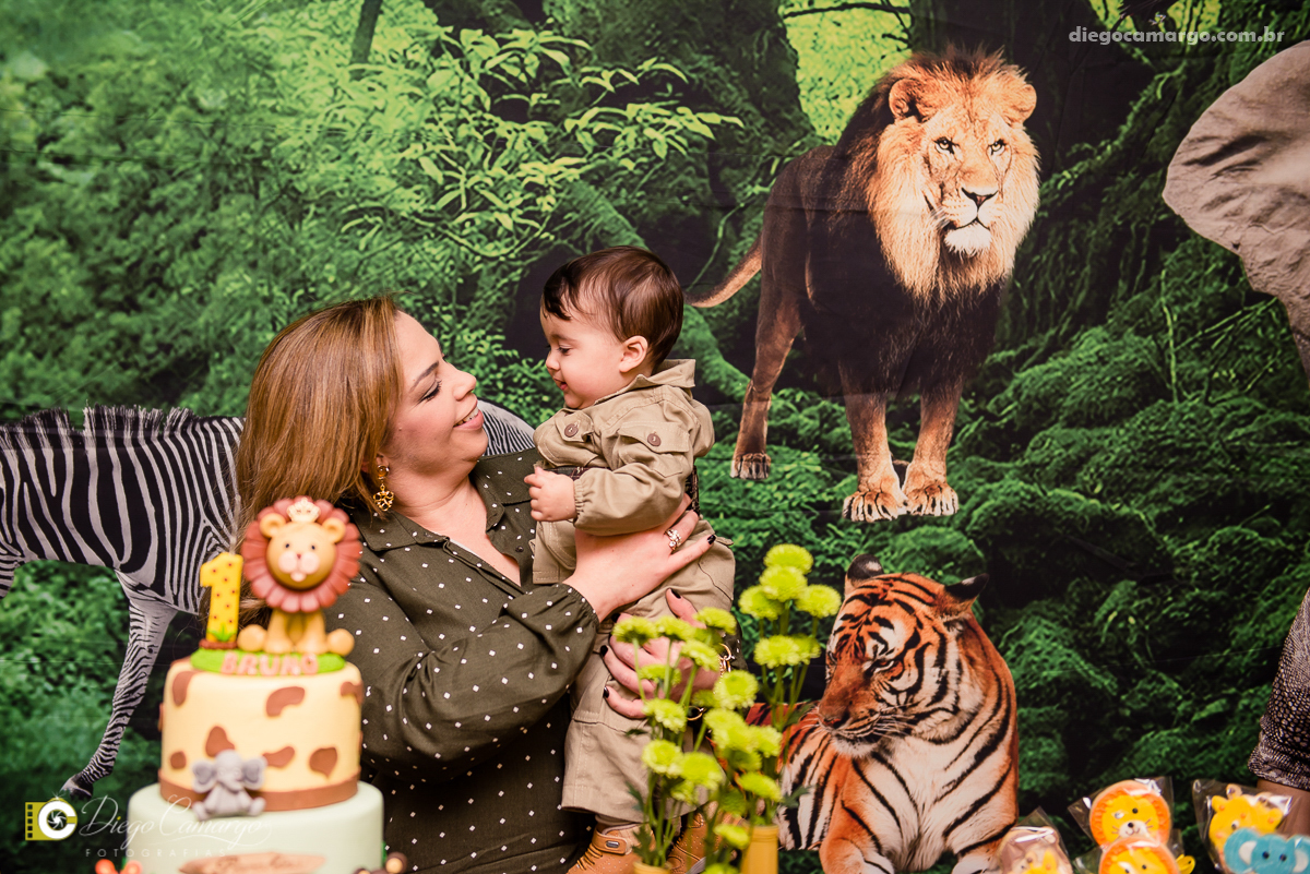 aniversário, bruno, espuleto, festa, decoração, caçador, selva, animais, floresta, brincadeira, bolo, docinhos, salgadinhos, 