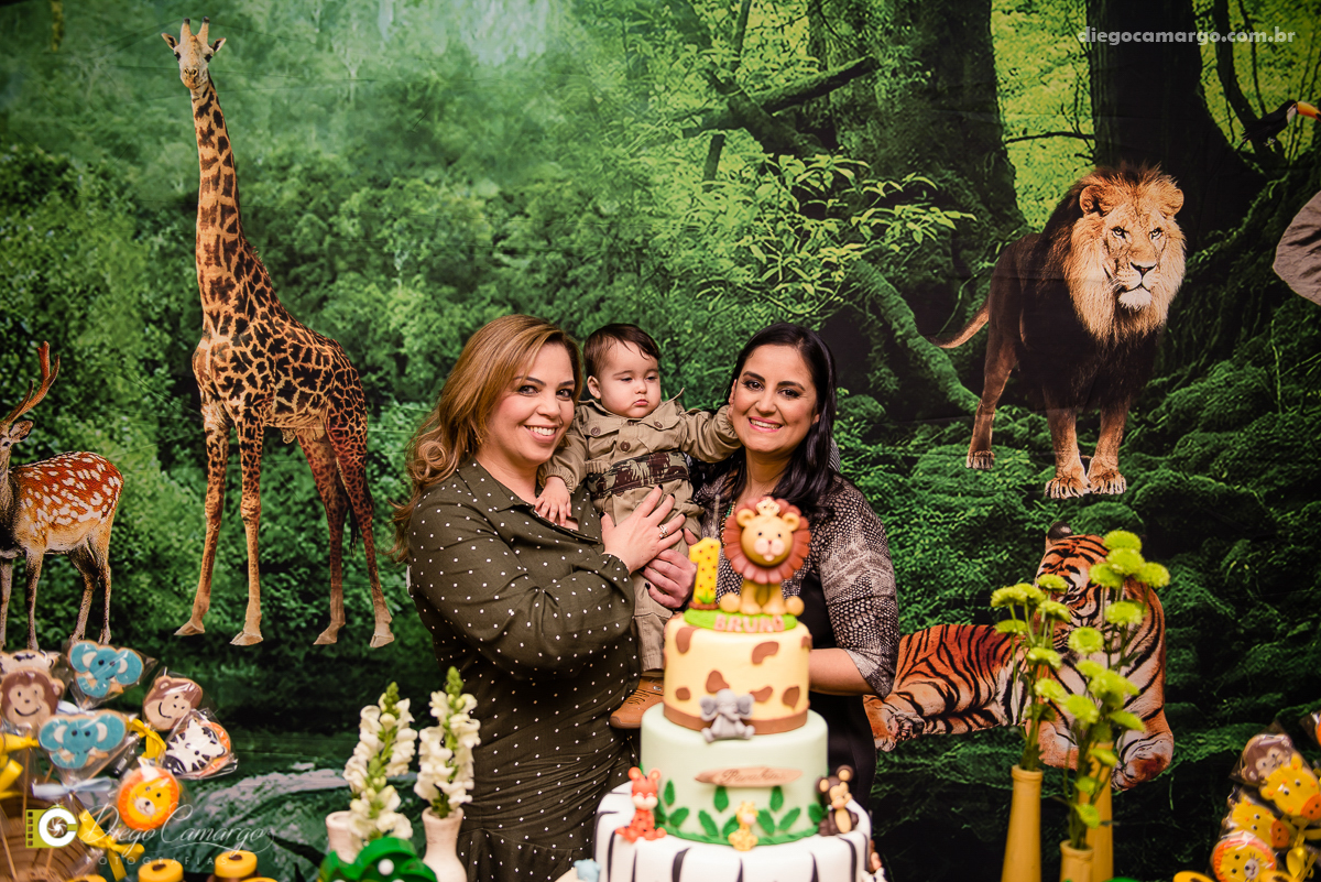 aniversário, bruno, espuleto, festa, decoração, caçador, selva, animais, floresta, brincadeira, bolo, docinhos, salgadinhos, 