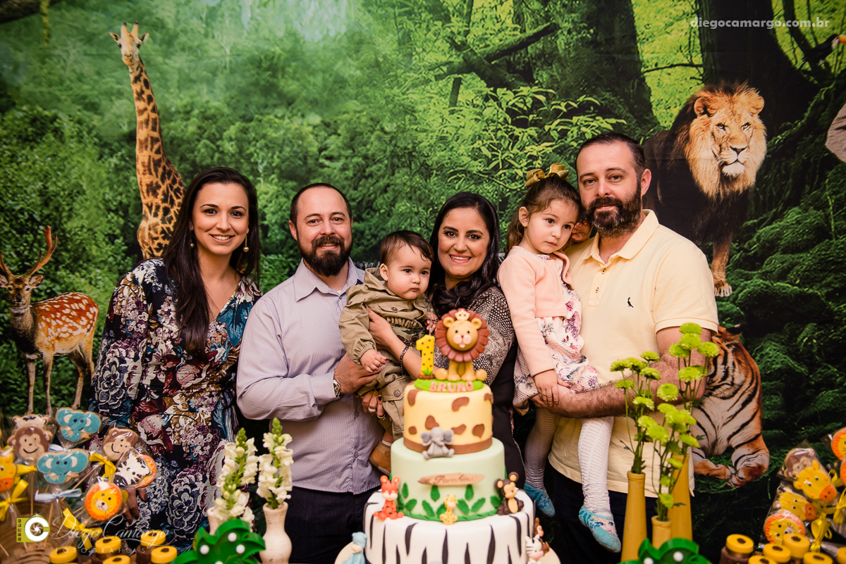 aniversário, bruno, espuleto, festa, decoração, caçador, selva, animais, floresta, brincadeira, bolo, docinhos, salgadinhos, 