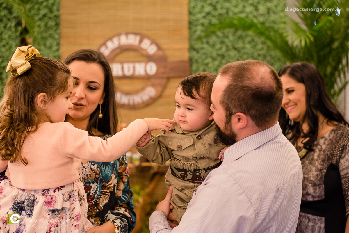 aniversário, bruno, espuleto, festa, decoração, caçador, selva, animais, floresta, brincadeira, bolo, docinhos, salgadinhos, 