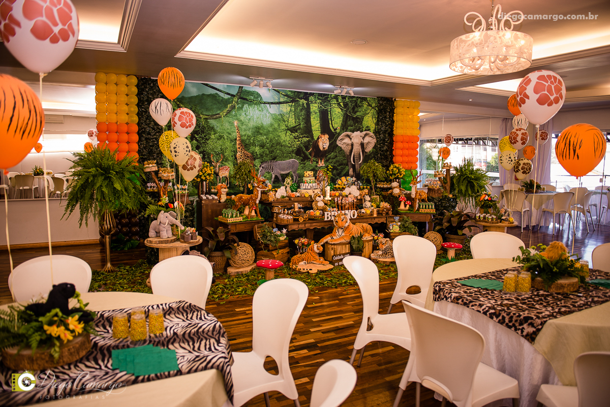 aniversário, bruno, espuleto, festa, decoração, caçador, selva, animais, floresta, brincadeira, bolo, docinhos, salgadinhos, 