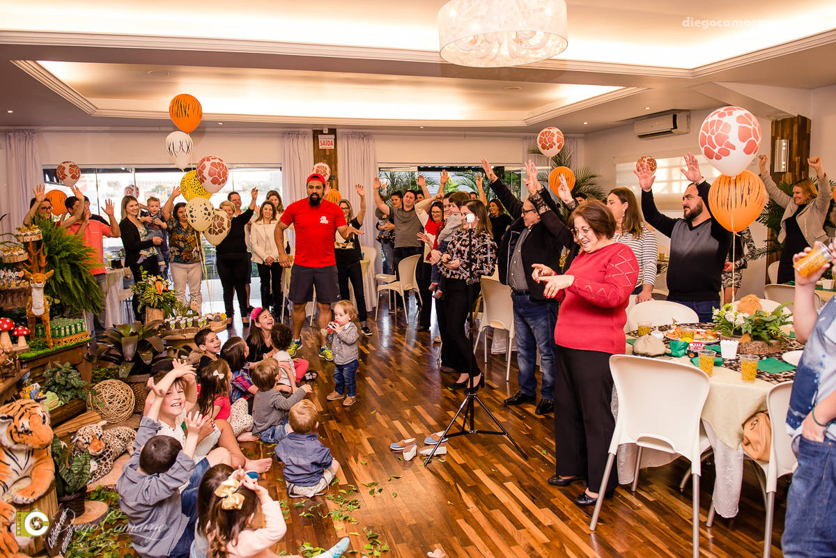 aniversário, bruno, espuleto, festa, decoração, caçador, selva, animais, floresta, brincadeira, bolo, docinhos, salgadinhos, 