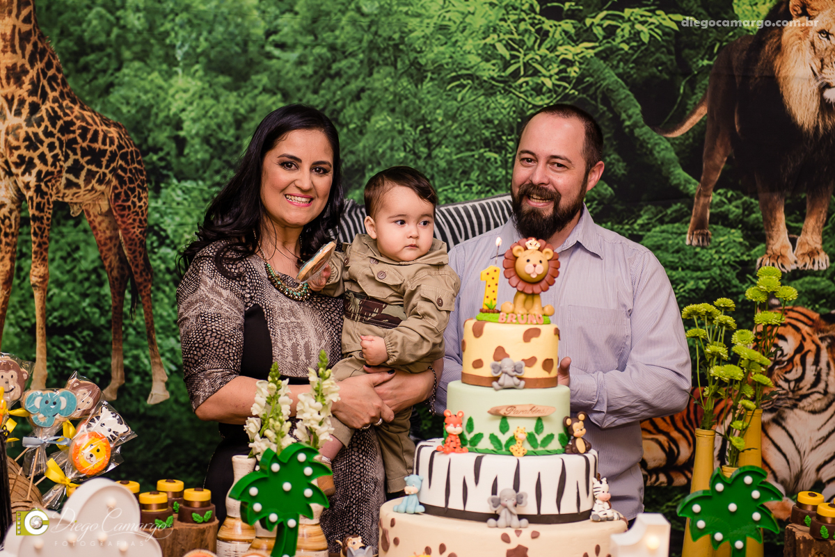 aniversário, bruno, espuleto, festa, decoração, caçador, selva, animais, floresta, brincadeira, bolo, docinhos, salgadinhos, 