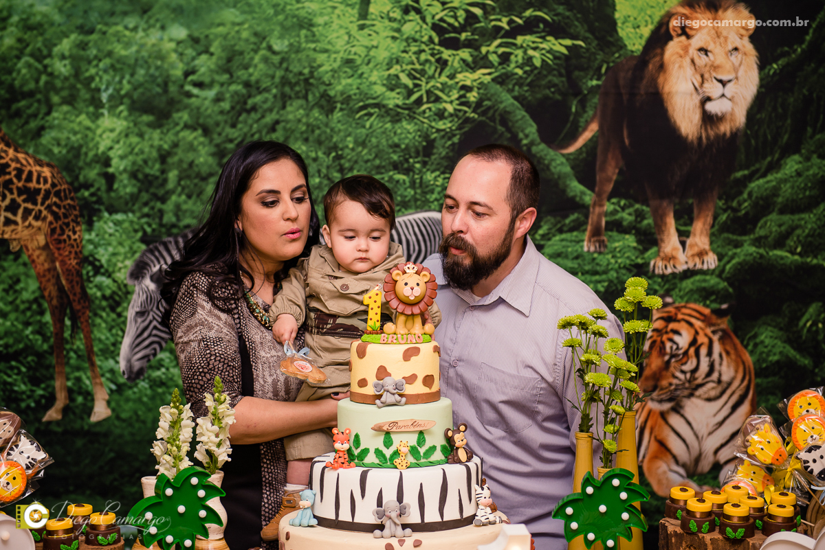 aniversário, bruno, espuleto, festa, decoração, caçador, selva, animais, floresta, brincadeira, bolo, docinhos, salgadinhos, 