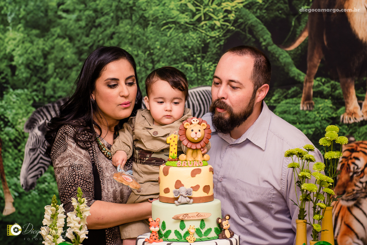 aniversário, bruno, espuleto, festa, decoração, caçador, selva, animais, floresta, brincadeira, bolo, docinhos, salgadinhos, 
