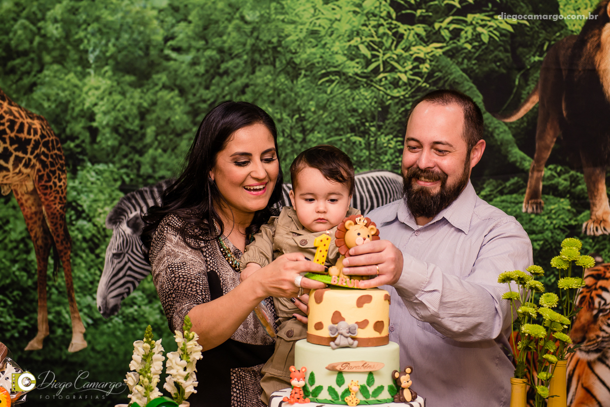 aniversário, bruno, espuleto, festa, decoração, caçador, selva, animais, floresta, brincadeira, bolo, docinhos, salgadinhos, 