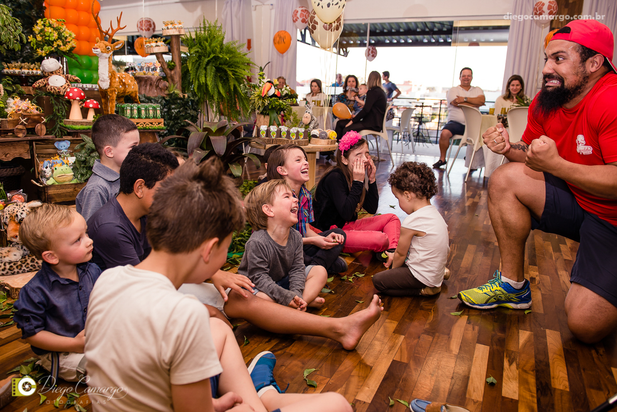 aniversário, bruno, espuleto, festa, decoração, caçador, selva, animais, floresta, brincadeira, bolo, docinhos, salgadinhos, 