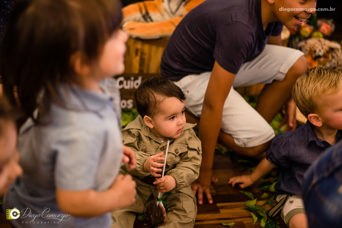 aniversário, bruno, espuleto, festa, decoração, caçador, selva, animais, floresta, brincadeira, bolo, docinhos, salgadinhos, 