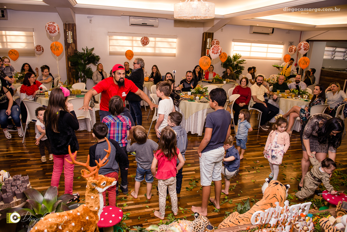 aniversário, bruno, espuleto, festa, decoração, caçador, selva, animais, floresta, brincadeira, bolo, docinhos, salgadinhos, 