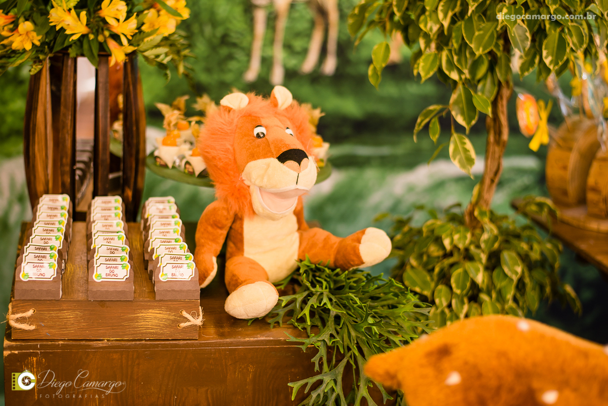 aniversário, bruno, espuleto, festa, decoração, caçador, selva, animais, floresta, brincadeira, bolo, docinhos, salgadinhos, 