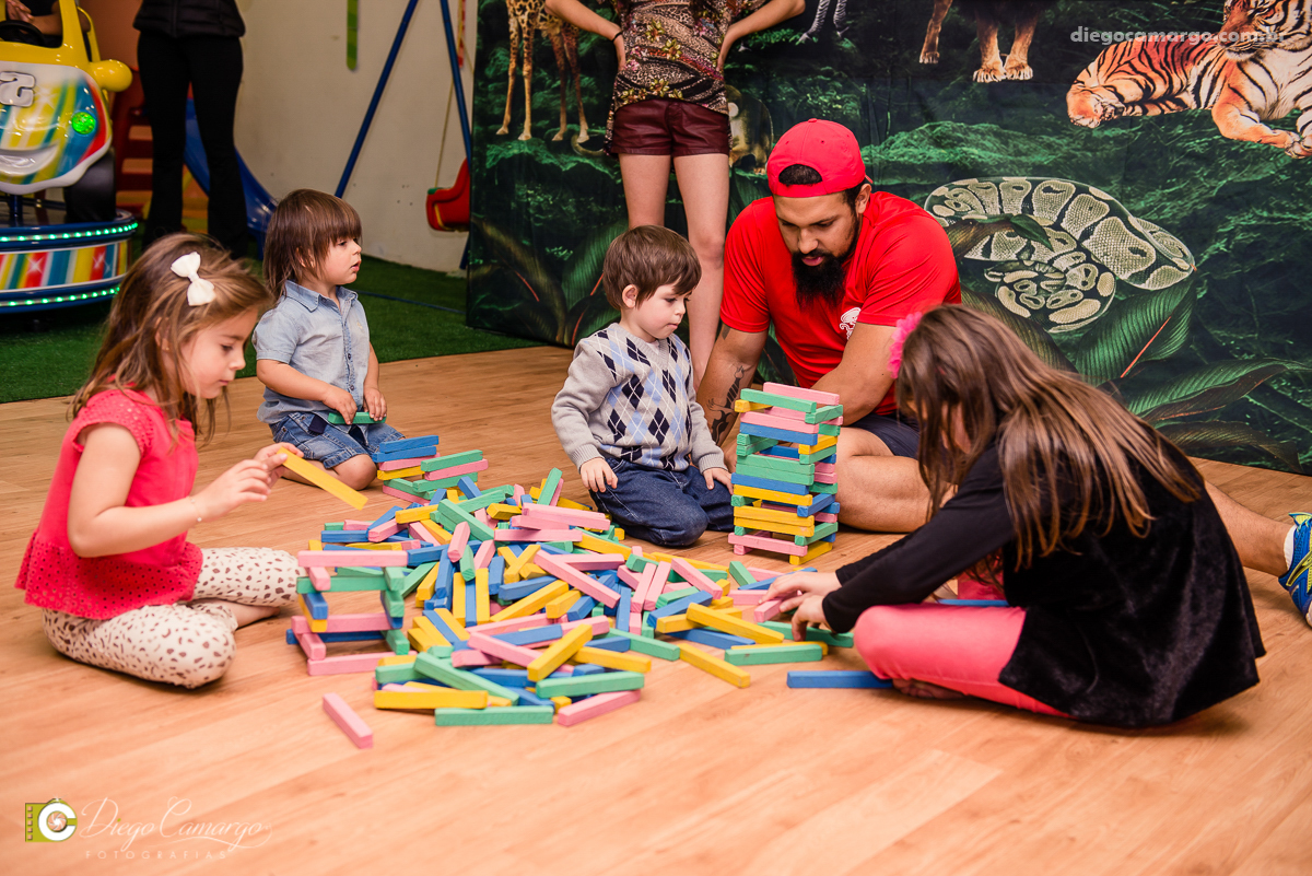 aniversário, bruno, espuleto, festa, decoração, caçador, selva, animais, floresta, brincadeira, bolo, docinhos, salgadinhos, 