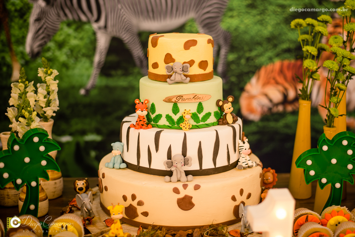 aniversário, bruno, espuleto, festa, decoração, caçador, selva, animais, floresta, brincadeira, bolo, docinhos, salgadinhos, 