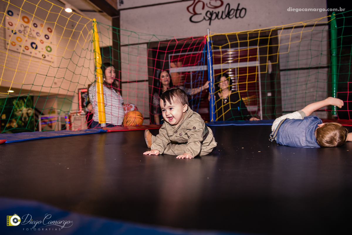 aniversário, bruno, espuleto, festa, decoração, caçador, selva, animais, floresta, brincadeira, bolo, docinhos, salgadinhos, 