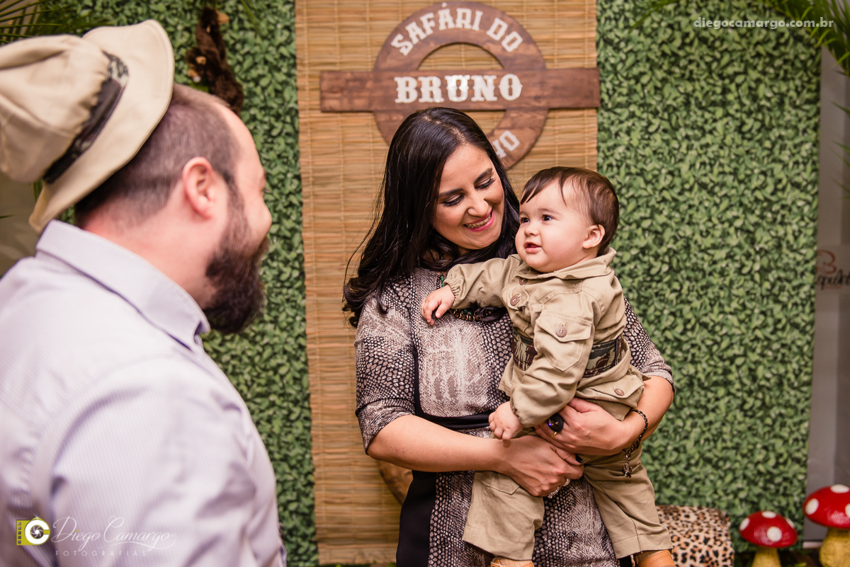 aniversário, bruno, espuleto, festa, decoração, caçador, selva, animais, floresta, brincadeira, bolo, docinhos, salgadinhos, 