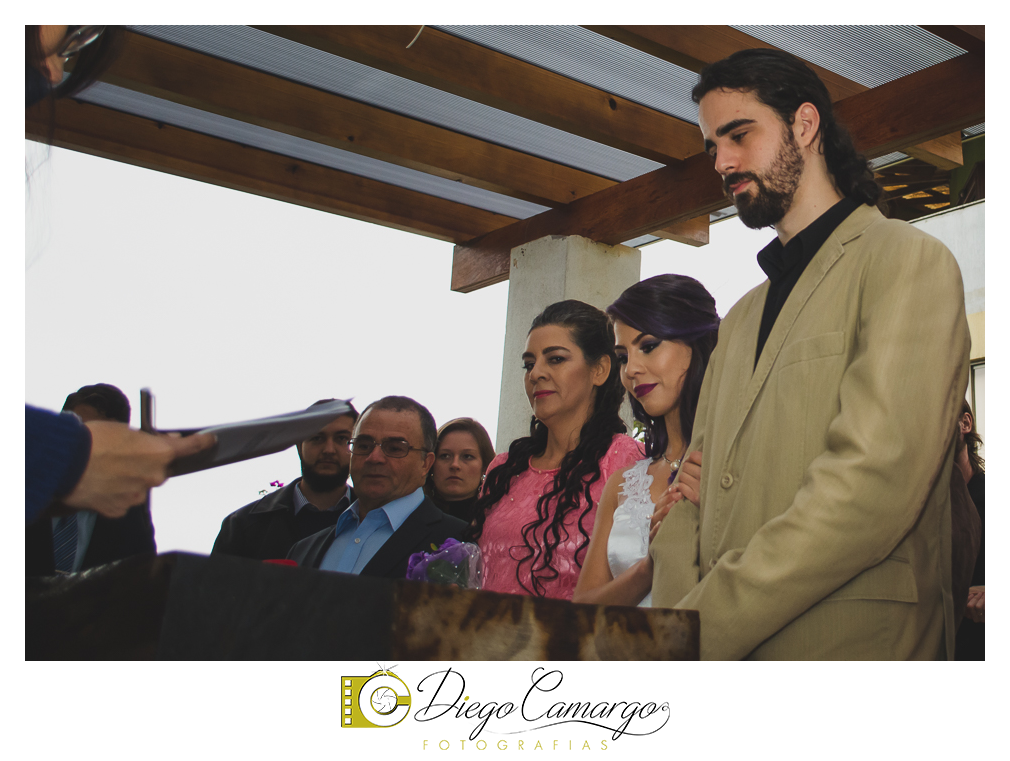 Casamento Maria Fabíola e Felipe em caçador. Fotos de casamento diego camargo fotografias. Fotógrafos: Diego Camargo e Fram Pezzole Maquiagem: Maria Paula Cabelo: Espaço H2O Cerimônia: Cartório Civil Recepç&