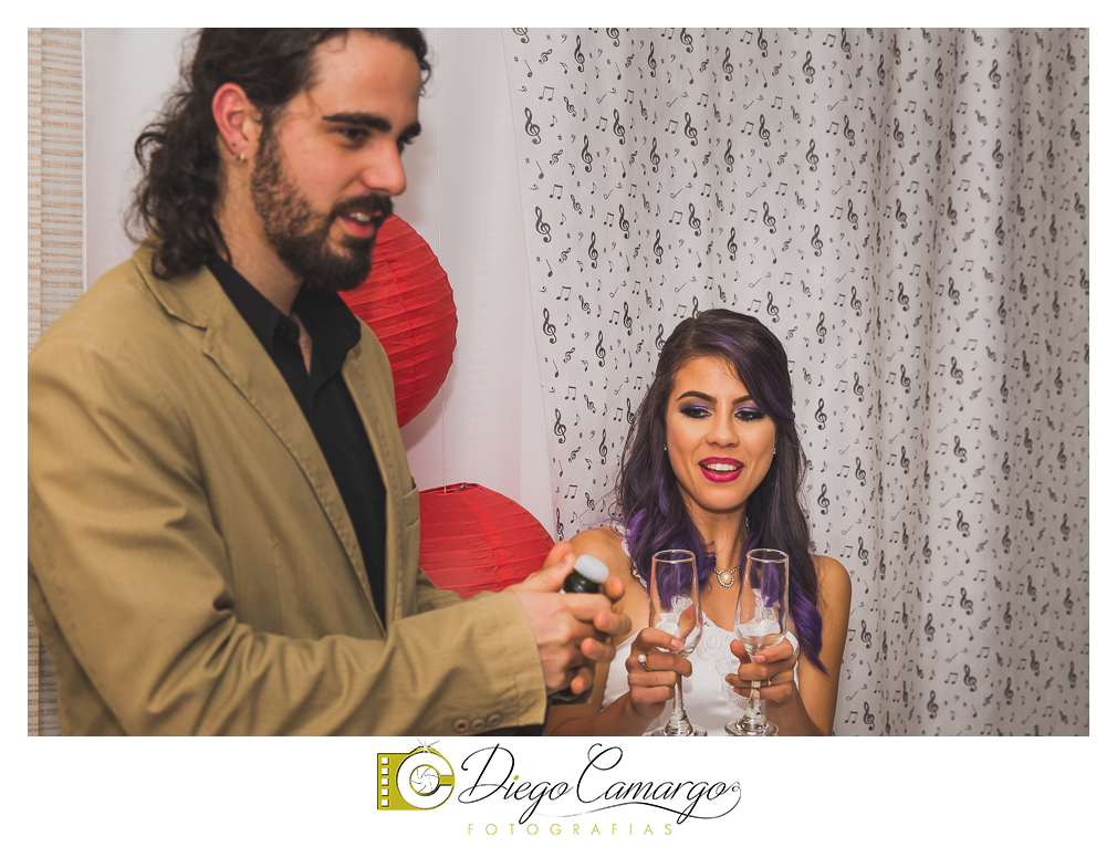 Casamento Maria Fabíola e Felipe em caçador. Fotos de casamento diego camargo fotografias. Fotógrafos: Diego Camargo e Fram Pezzole Maquiagem: Maria Paula Cabelo: Espaço H2O Cerimônia: Cartório Civil Recepç&