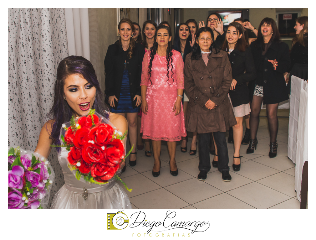 Casamento Maria Fabíola e Felipe em caçador. Fotos de casamento diego camargo fotografias. Fotógrafos: Diego Camargo e Fram Pezzole Maquiagem: Maria Paula Cabelo: Espaço H2O Cerimônia: Cartório Civil Recepç&