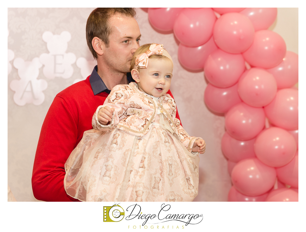 Quem comemorou seu primeiro aninho de vida foi a Rafaela. Parabéns papai Tobias e a mamãe Mariana pela linda família. Que vocês sejam muito felizes e que a Rafaela tenha muita saúde, alegria, paz  e força para supe