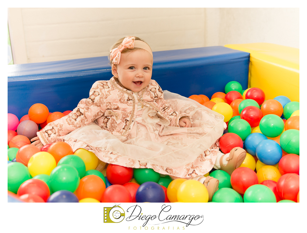 Quem comemorou seu primeiro aninho de vida foi a Rafaela. Parabéns papai Tobias e a mamãe Mariana pela linda família. Que vocês sejam muito felizes e que a Rafaela tenha muita saúde, alegria, paz  e força para supe