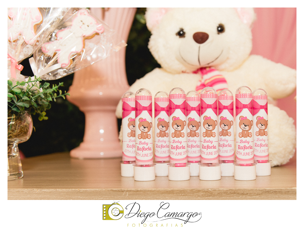 Quem comemorou seu primeiro aninho de vida foi a Rafaela. Parabéns papai Tobias e a mamãe Mariana pela linda família. Que vocês sejam muito felizes e que a Rafaela tenha muita saúde, alegria, paz  e força para supe