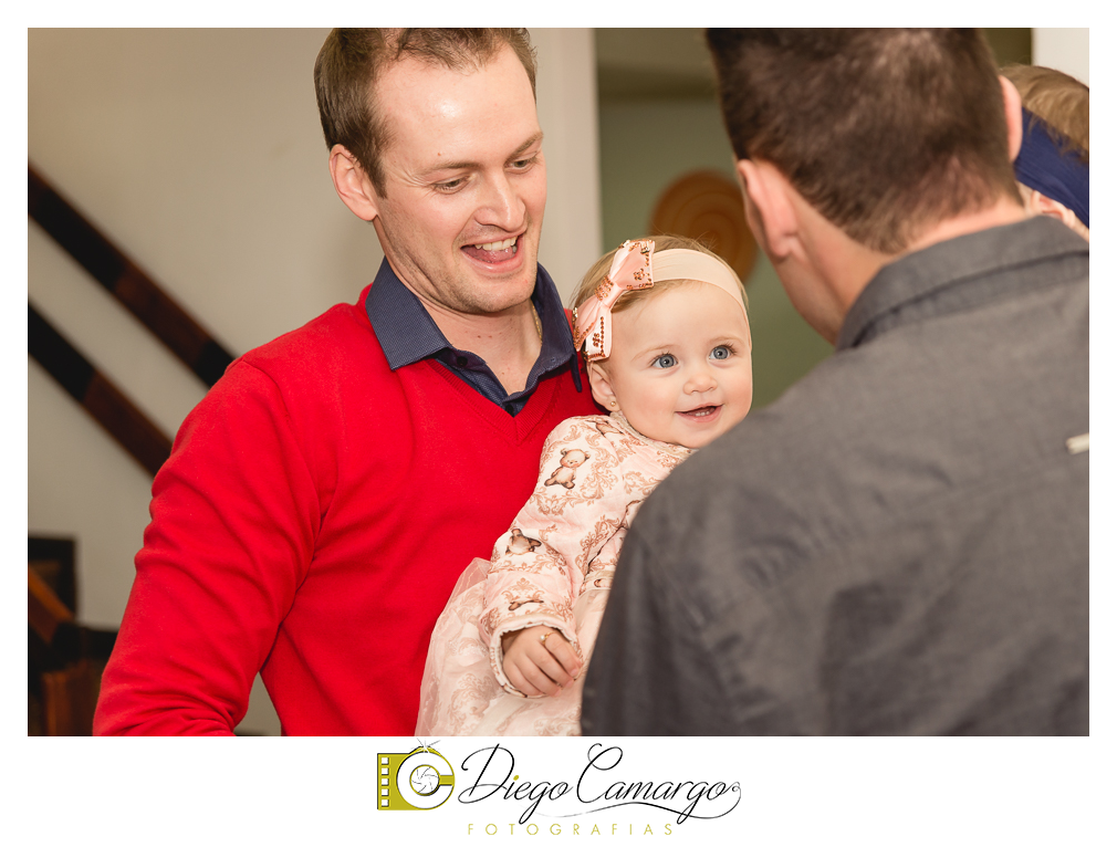 Quem comemorou seu primeiro aninho de vida foi a Rafaela. Parabéns papai Tobias e a mamãe Mariana pela linda família. Que vocês sejam muito felizes e que a Rafaela tenha muita saúde, alegria, paz  e força para supe