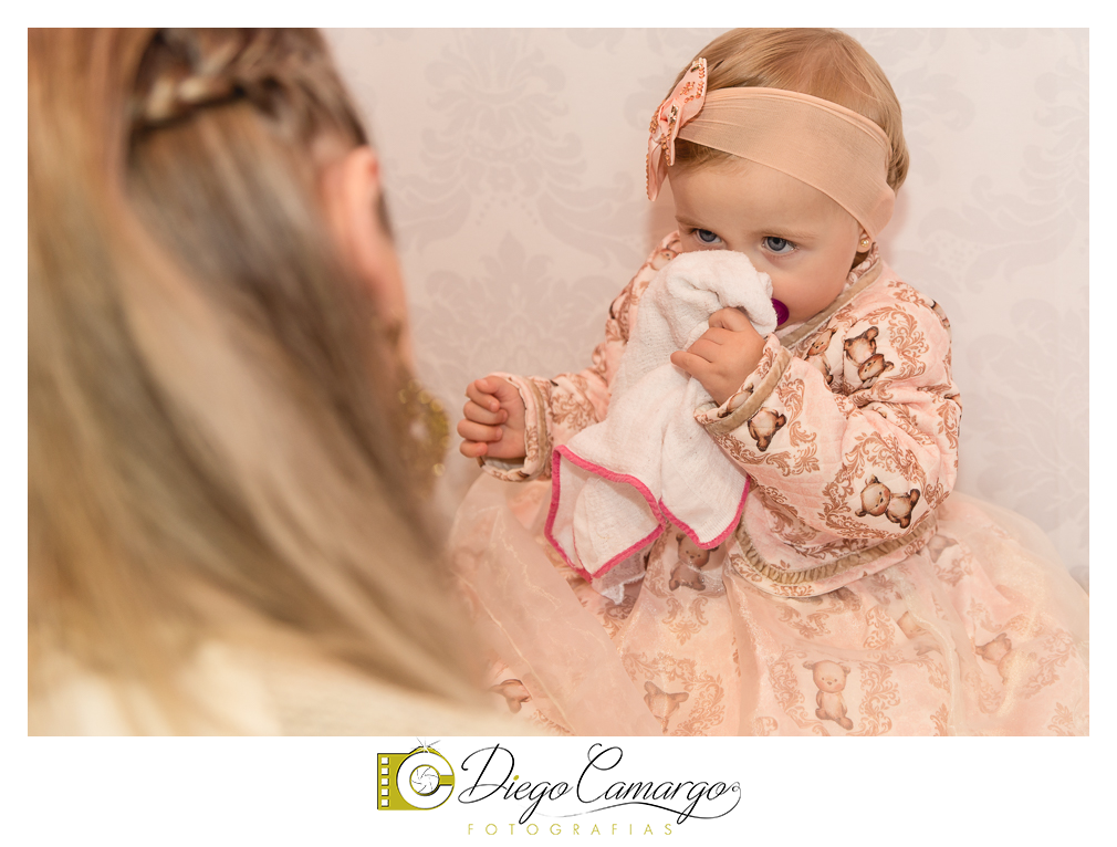 Quem comemorou seu primeiro aninho de vida foi a Rafaela. Parabéns papai Tobias e a mamãe Mariana pela linda família. Que vocês sejam muito felizes e que a Rafaela tenha muita saúde, alegria, paz  e força para supe