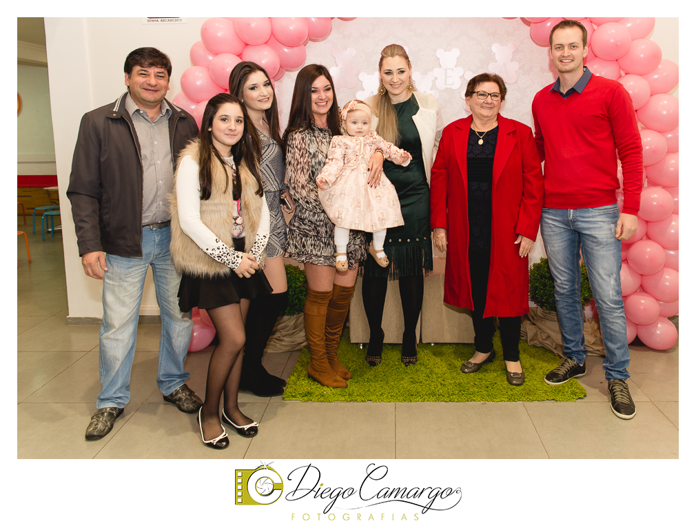 Quem comemorou seu primeiro aninho de vida foi a Rafaela. Parabéns papai Tobias e a mamãe Mariana pela linda família. Que vocês sejam muito felizes e que a Rafaela tenha muita saúde, alegria, paz  e força para supe