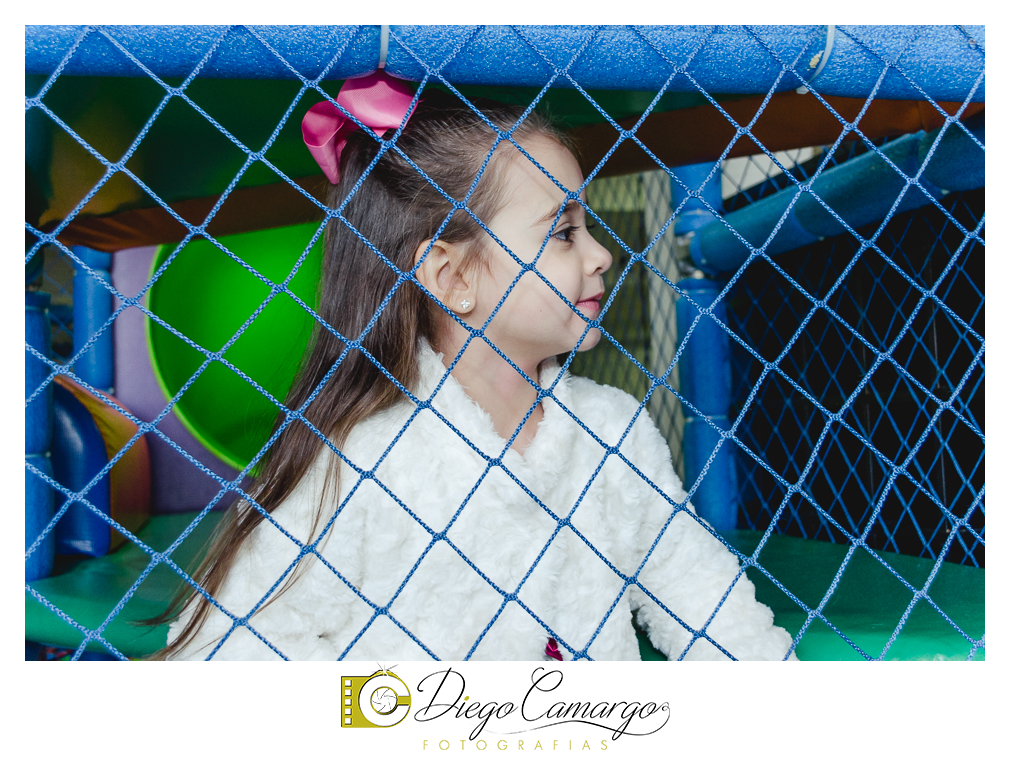 Quem comemorou seu primeiro aninho de vida foi a Rafaela. Parabéns papai Tobias e a mamãe Mariana pela linda família. Que vocês sejam muito felizes e que a Rafaela tenha muita saúde, alegria, paz  e força para supe