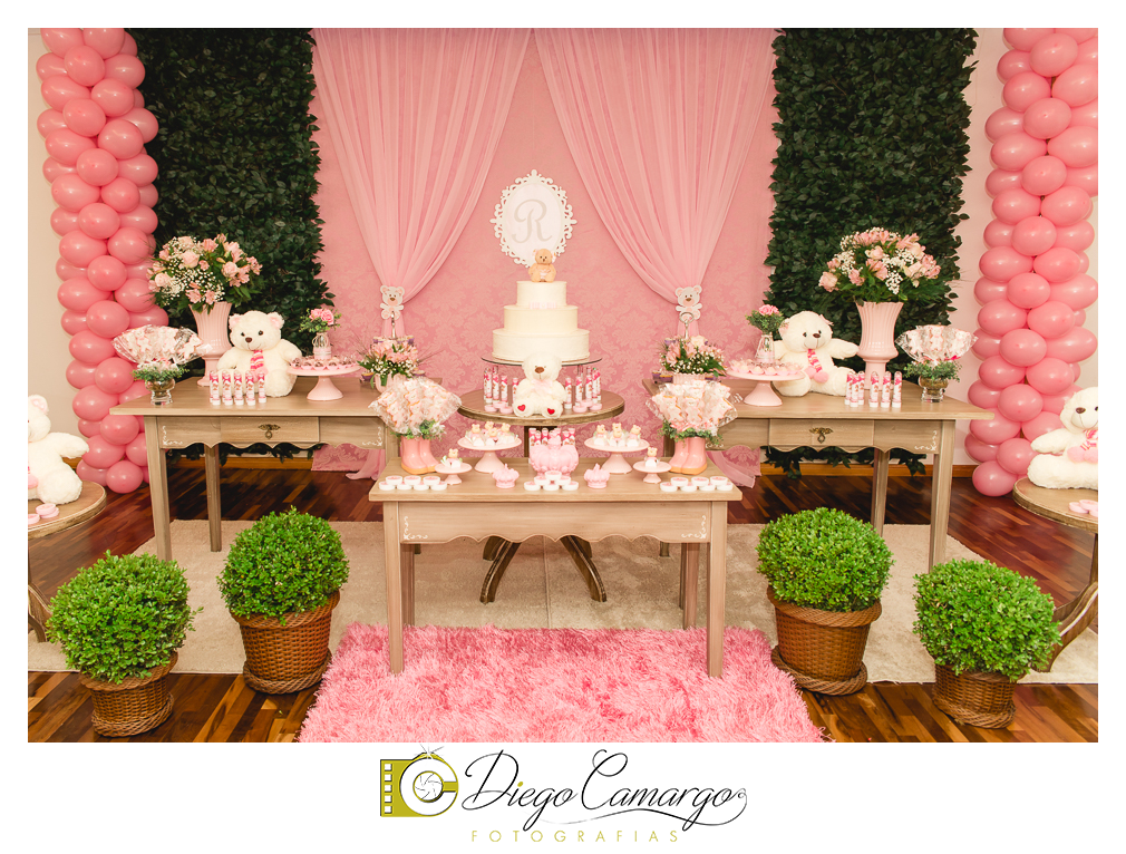 Quem comemorou seu primeiro aninho de vida foi a Rafaela. Parabéns papai Tobias e a mamãe Mariana pela linda família. Que vocês sejam muito felizes e que a Rafaela tenha muita saúde, alegria, paz  e força para supe