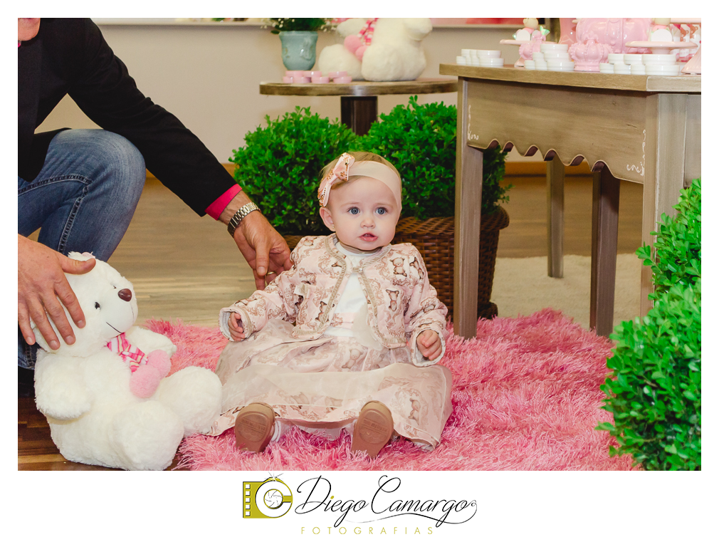 Quem comemorou seu primeiro aninho de vida foi a Rafaela. Parabéns papai Tobias e a mamãe Mariana pela linda família. Que vocês sejam muito felizes e que a Rafaela tenha muita saúde, alegria, paz  e força para supe