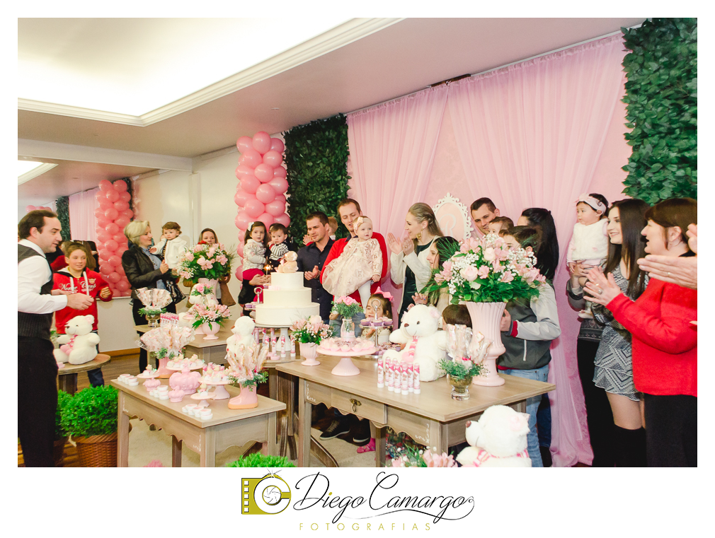 Quem comemorou seu primeiro aninho de vida foi a Rafaela. Parabéns papai Tobias e a mamãe Mariana pela linda família. Que vocês sejam muito felizes e que a Rafaela tenha muita saúde, alegria, paz  e força para supe