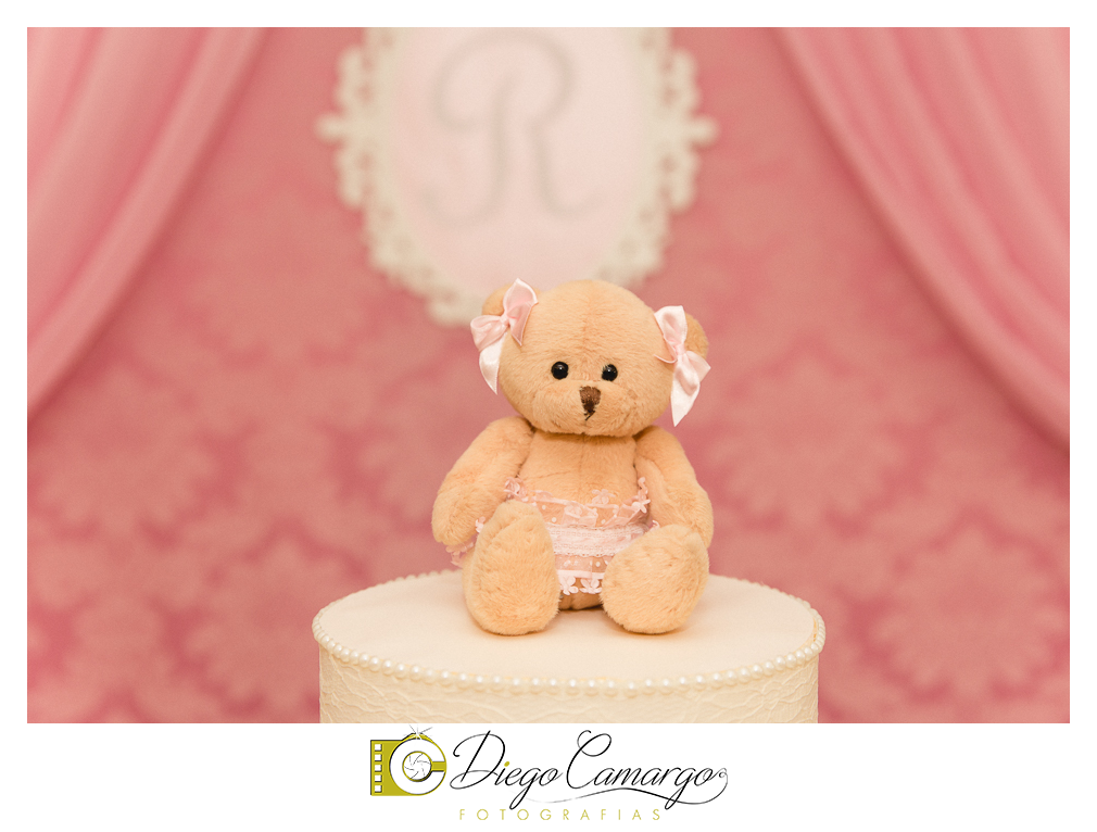 Quem comemorou seu primeiro aninho de vida foi a Rafaela. Parabéns papai Tobias e a mamãe Mariana pela linda família. Que vocês sejam muito felizes e que a Rafaela tenha muita saúde, alegria, paz  e força para supe