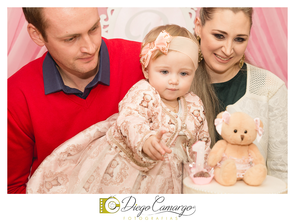 Quem comemorou seu primeiro aninho de vida foi a Rafaela. Parabéns papai Tobias e a mamãe Mariana pela linda família. Que vocês sejam muito felizes e que a Rafaela tenha muita saúde, alegria, paz  e força para supe