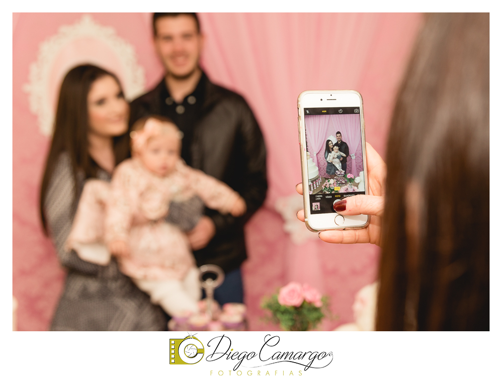 Quem comemorou seu primeiro aninho de vida foi a Rafaela. Parabéns papai Tobias e a mamãe Mariana pela linda família. Que vocês sejam muito felizes e que a Rafaela tenha muita saúde, alegria, paz  e força para supe