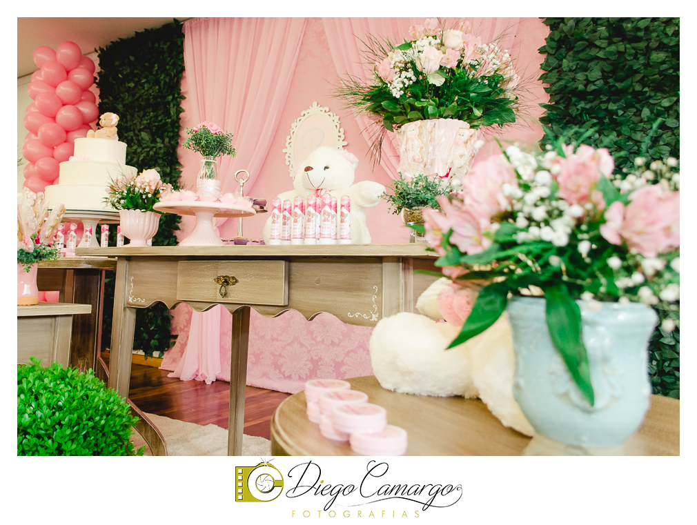 Quem comemorou seu primeiro aninho de vida foi a Rafaela. Parabéns papai Tobias e a mamãe Mariana pela linda família. Que vocês sejam muito felizes e que a Rafaela tenha muita saúde, alegria, paz  e força para supe