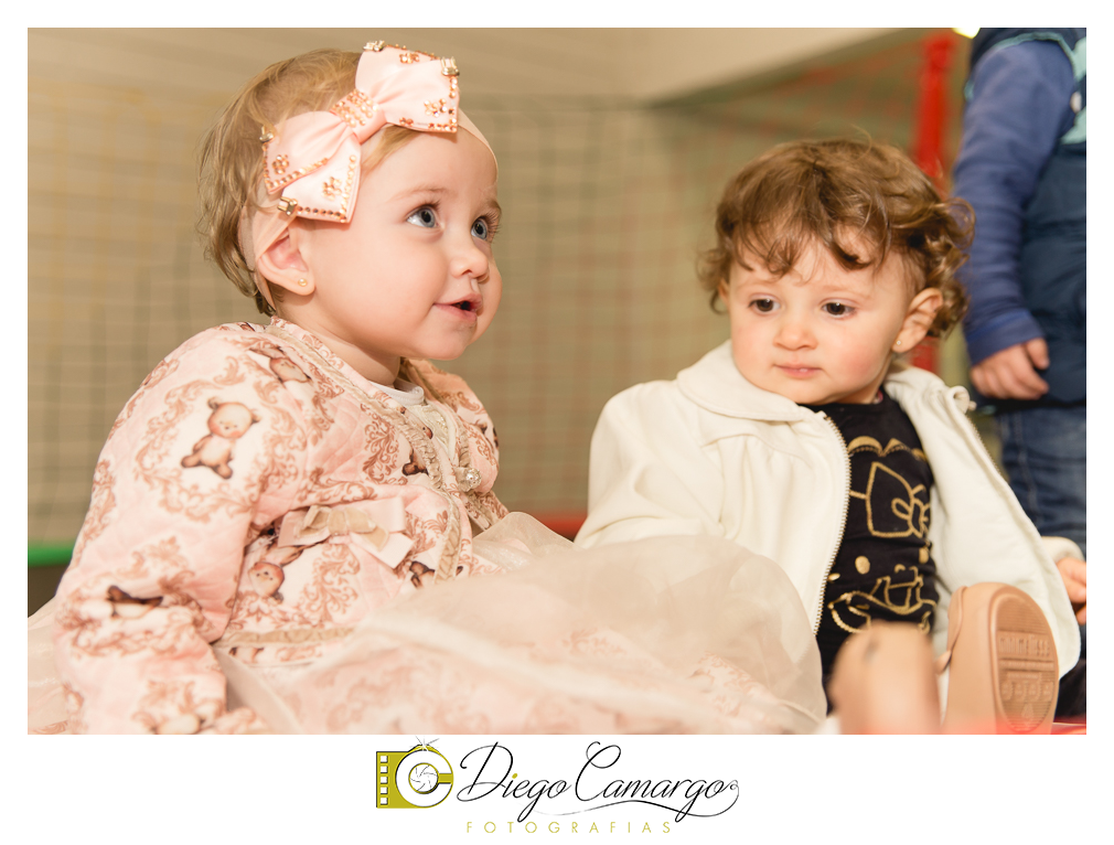 Quem comemorou seu primeiro aninho de vida foi a Rafaela. Parabéns papai Tobias e a mamãe Mariana pela linda família. Que vocês sejam muito felizes e que a Rafaela tenha muita saúde, alegria, paz  e força para supe