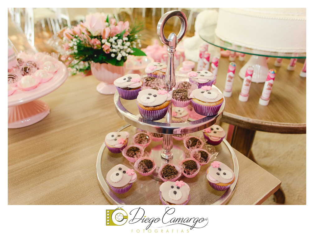 Quem comemorou seu primeiro aninho de vida foi a Rafaela. Parabéns papai Tobias e a mamãe Mariana pela linda família. Que vocês sejam muito felizes e que a Rafaela tenha muita saúde, alegria, paz  e força para supe