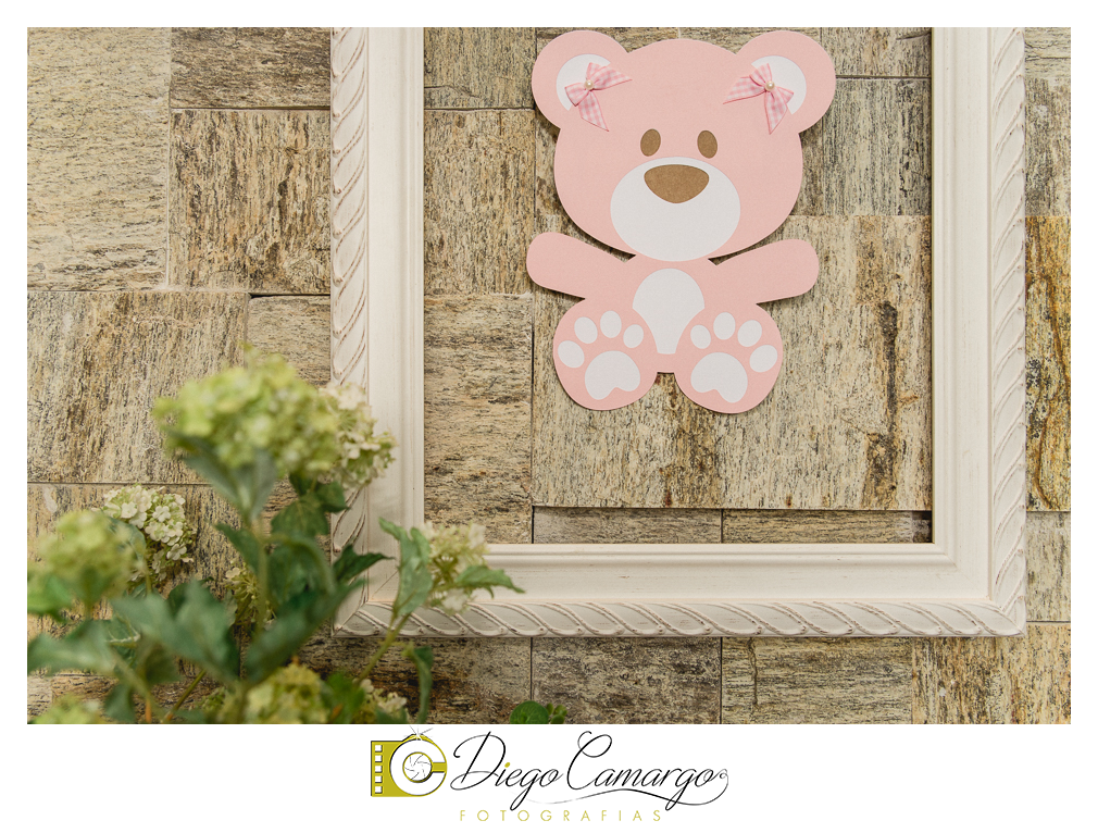 Quem comemorou seu primeiro aninho de vida foi a Rafaela. Parabéns papai Tobias e a mamãe Mariana pela linda família. Que vocês sejam muito felizes e que a Rafaela tenha muita saúde, alegria, paz  e força para supe