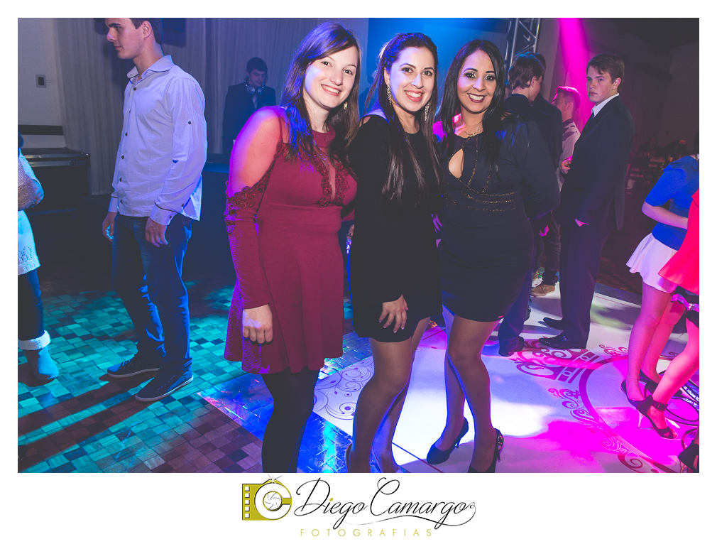 ensaio, 15 anos, debutante, fotografo, fotografa caçador, foto caçador, fotografa caçador, fotografo caçador, moda caçador, moda, caçador, festa debutante, maquiagem, cabelo, vestido,