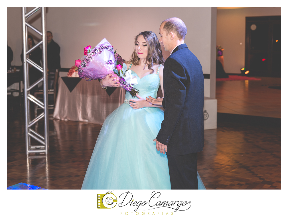 ensaio, 15 anos, debutante, fotografo, fotografa caçador, foto caçador, fotografa caçador, fotografo caçador, moda caçador, moda, caçador, festa debutante, maquiagem, cabelo, vestido,