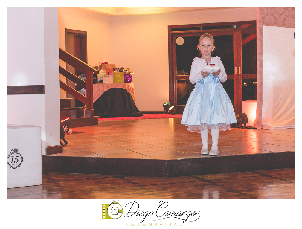 ensaio, 15 anos, debutante, fotografo, fotografa caçador, foto caçador, fotografa caçador, fotografo caçador, moda caçador, moda, caçador, festa debutante, maquiagem, cabelo, vestido,