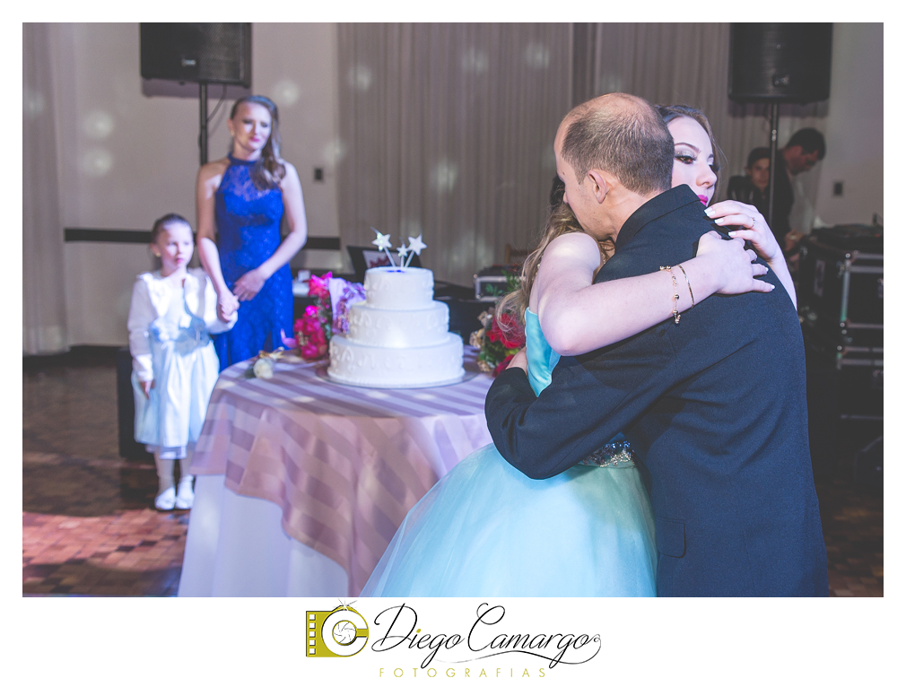 ensaio, 15 anos, debutante, fotografo, fotografa caçador, foto caçador, fotografa caçador, fotografo caçador, moda caçador, moda, caçador, festa debutante, maquiagem, cabelo, vestido,