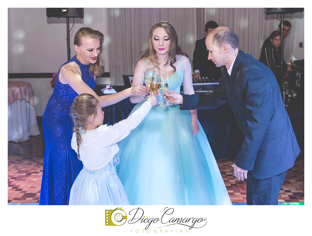 ensaio, 15 anos, debutante, fotografo, fotografa caçador, foto caçador, fotografa caçador, fotografo caçador, moda caçador, moda, caçador, festa debutante, maquiagem, cabelo, vestido,