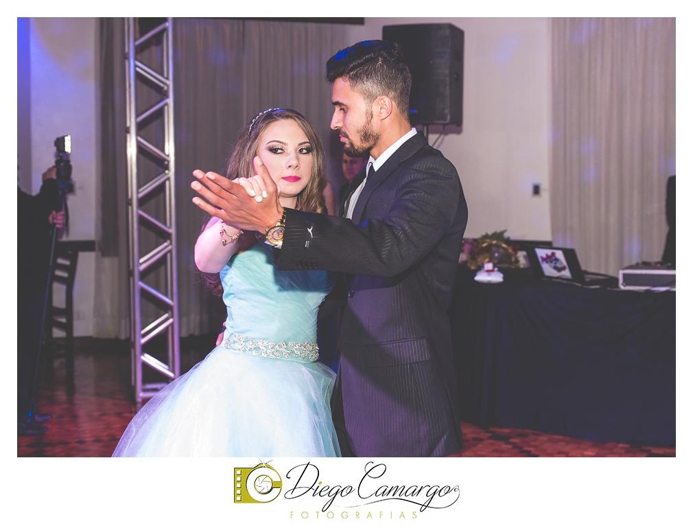 ensaio, 15 anos, debutante, fotografo, fotografa caçador, foto caçador, fotografa caçador, fotografo caçador, moda caçador, moda, caçador, festa debutante, maquiagem, cabelo, vestido,