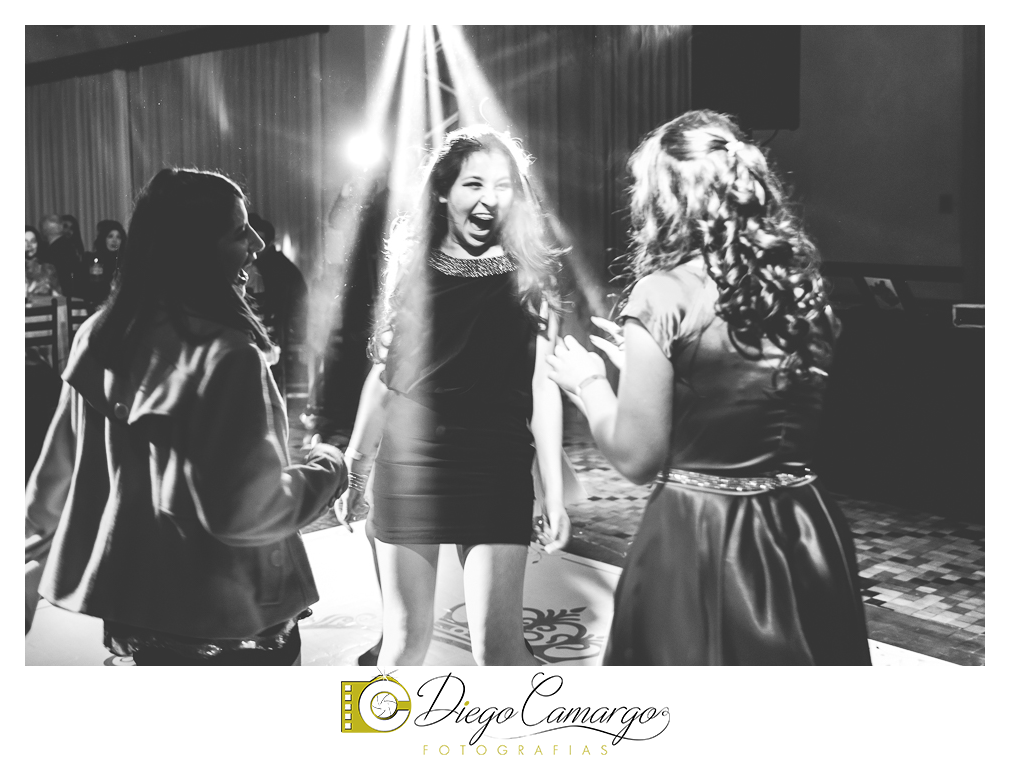 ensaio, 15 anos, debutante, fotografo, fotografa caçador, foto caçador, fotografa caçador, fotografo caçador, moda caçador, moda, caçador, festa debutante, maquiagem, cabelo, vestido,