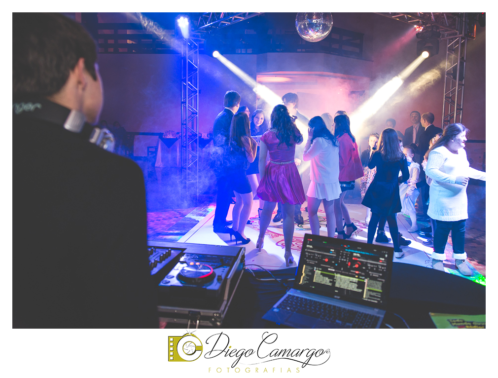 ensaio, 15 anos, debutante, fotografo, fotografa caçador, foto caçador, fotografa caçador, fotografo caçador, moda caçador, moda, caçador, festa debutante, maquiagem, cabelo, vestido,