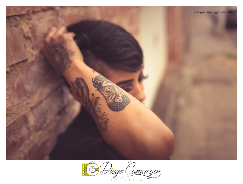 ensaio, jaine, radio, 929 fm, tatuagem, tatoo, caçador, fotógrafo, fotografia caçador, ponte, grafite, beleza, moda, modelo, street, rua, vestido